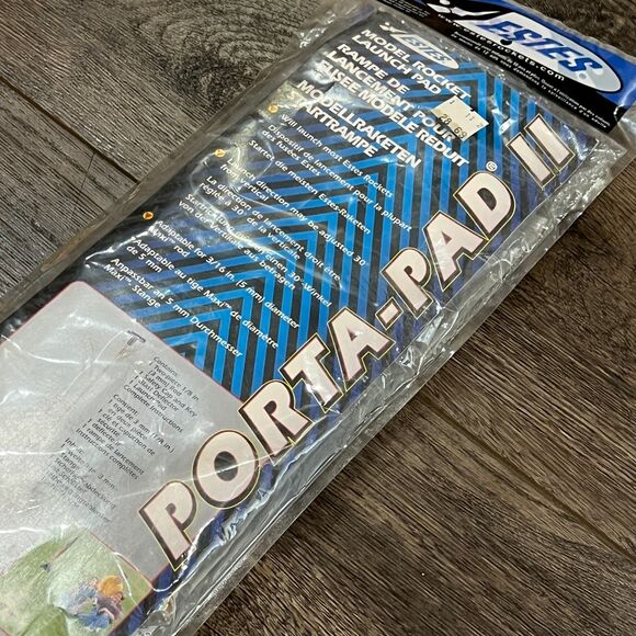 NEW IN PACKAGE! Estes 302215 Porta-Pad II Launch Pad - Picture 3 of 10